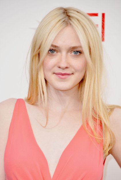 Dakota_Fanning_in_the_festival_of_cine_the_triveca_vanity_2013